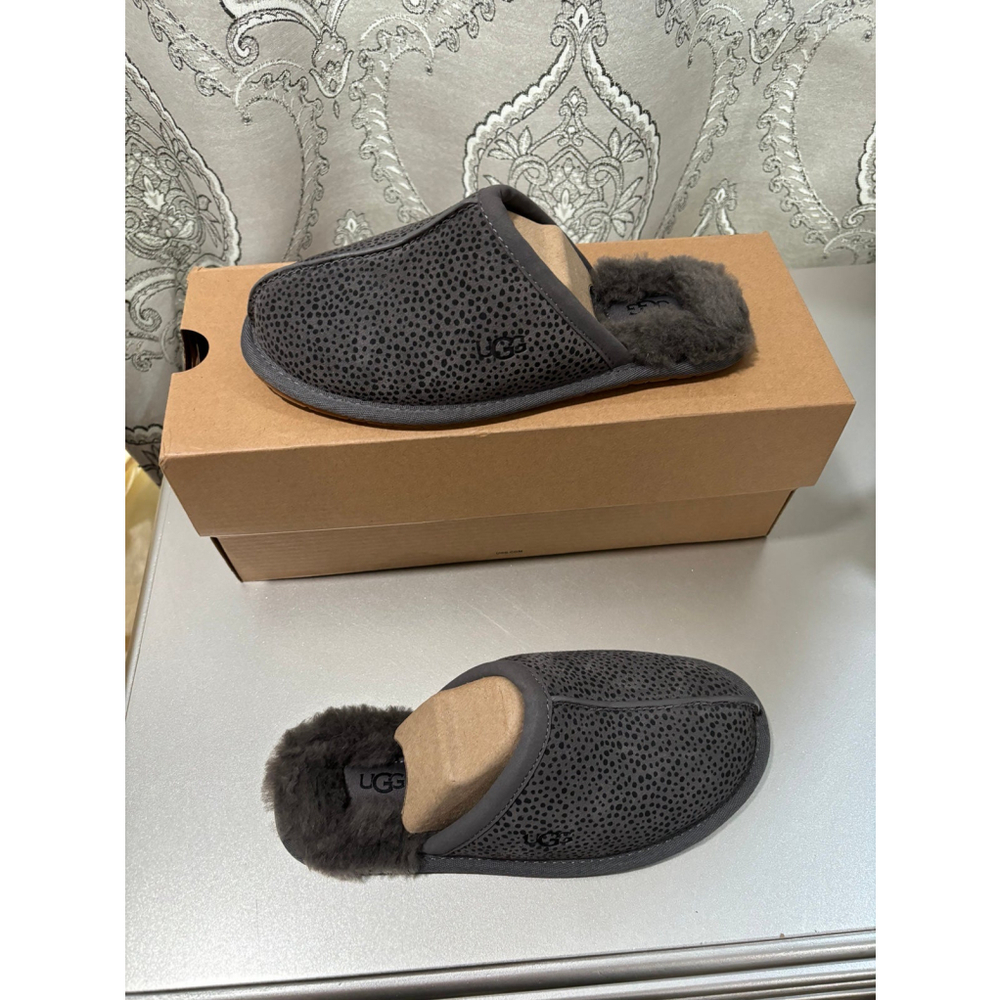 Ugg Australia Women's Pearle Micro  Cheetah Slippers  Size 6 New in box